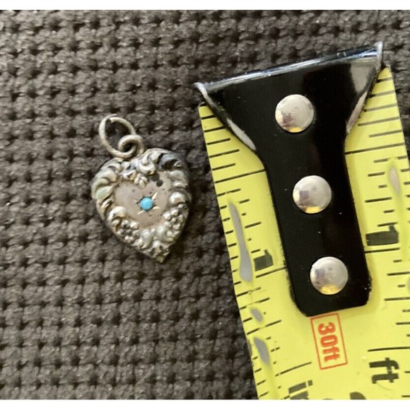 ANTIQUE VICTORIAN STERLING SILVER REPOUSSE HEART BRACELET CHARM Turquoise - Picture 3 of 5